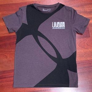 Boys Under Armour Dark Gray shirt heatgear YL